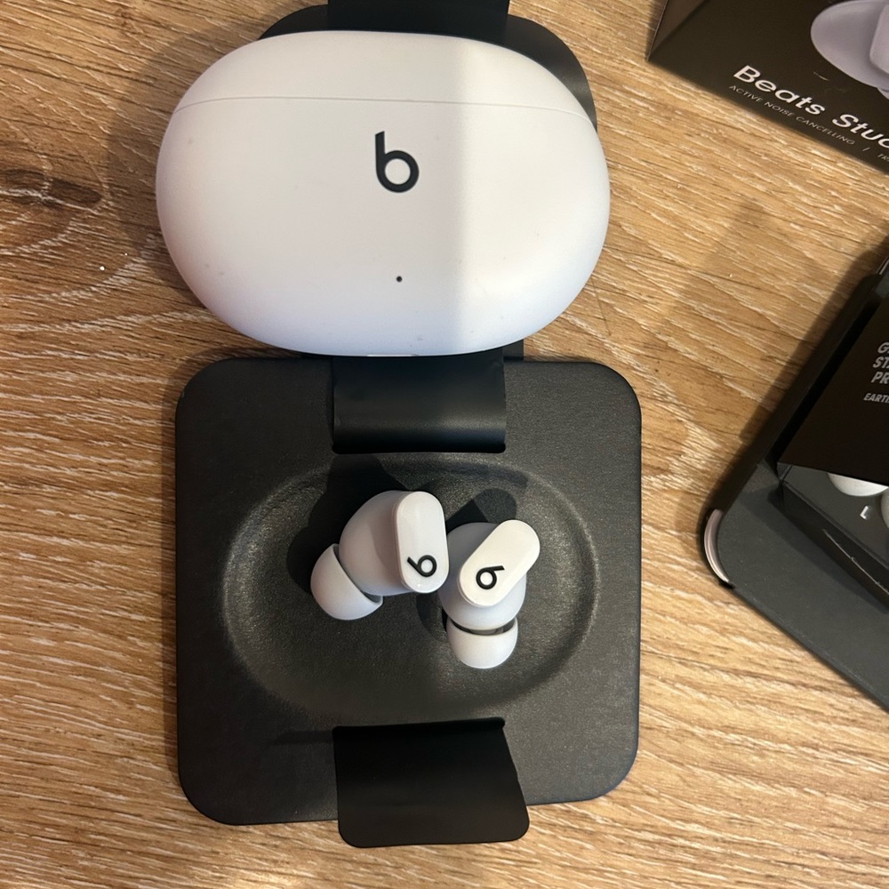 BEATS STUDIO BUDS